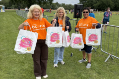 Acorns-volunteers-with-goodie-bags